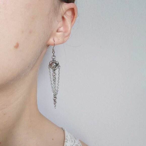 Gothic long dangly pointy spike silver earrings - Picture 4 of 8